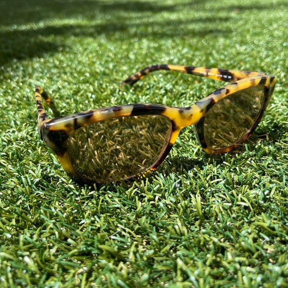 VTG 00’s Tory Burch Tortoise Shell Sunglasses - Picture 1 of 4